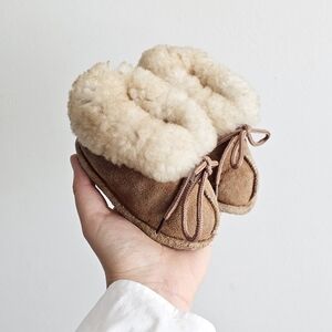 Cloud Nine Sheepskin Baby Booties Tan Suede Shearling Crib Shoes 0–9M